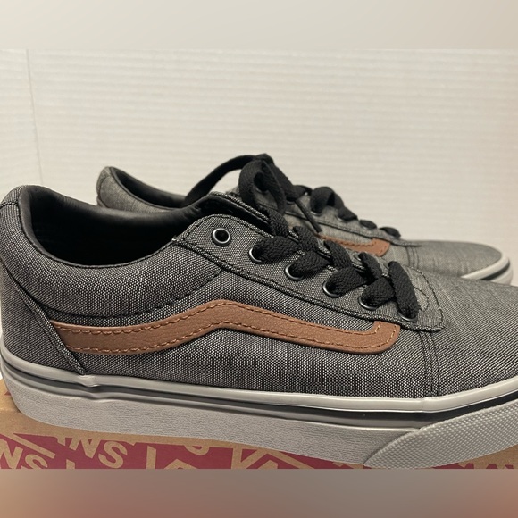 Vans Ward Youth Boys Size 3
Textile Black Grey Brown
Shoes Lace Up NEW - Picture 3 of 12